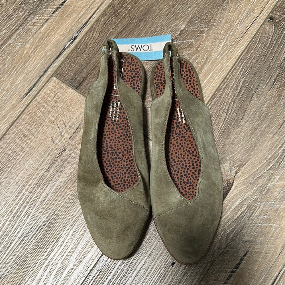 Toms Green Slip-On Flats Versatile Loafers